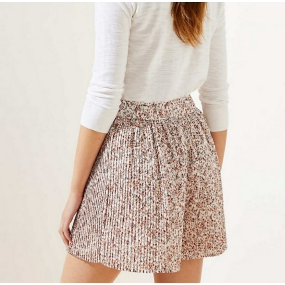 Loft High Waisted Floral Pleated Shorts - Picture 3 of 15